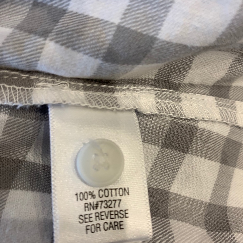 Croft and Barrow Women’s Button Down Shirt - Picture 7 of 7